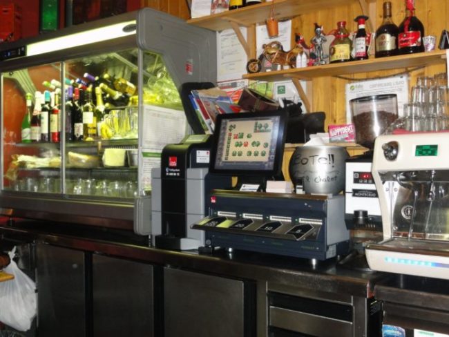 Instalacion cajon inteligente CashGuard en Restaurante Los Ibericos del Sur – Telsystem distribuidor oficial caja-registradora-restaurante