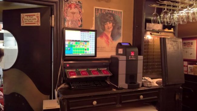 caja-cobro-automático-cafetería caja-cobro-automático-cafetería